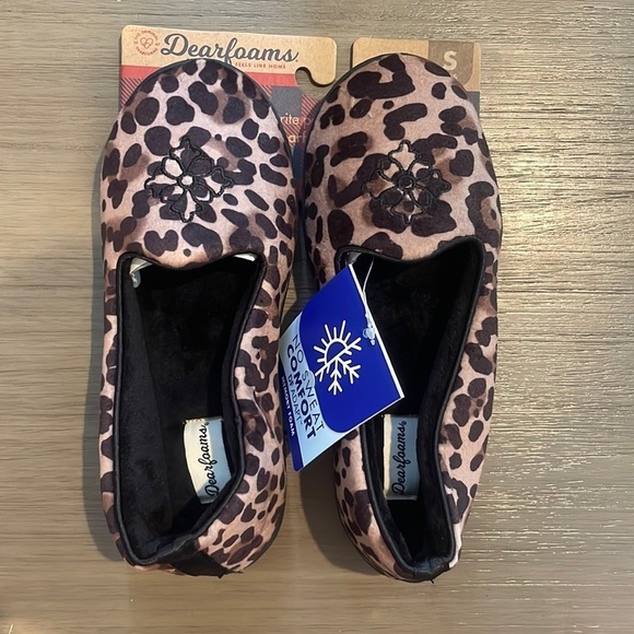 dearfoams Shoes - NWT WOMENS DEARFOAMS well memory foam, no sweat comfort house flats size small‍﻿